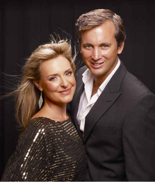 FAMILY SPIRIT: Husband and wife duo, Ian Stenlake and Rachael Beck, look forward to performing at Emerald’s Rotary Christmas Carols. cont FAMILY SPIRIT: Husband and wife duo, Ian Stenlake and Rachael Beck, look forward to performing at Emerald’s Rotary Christmas Carols. cont